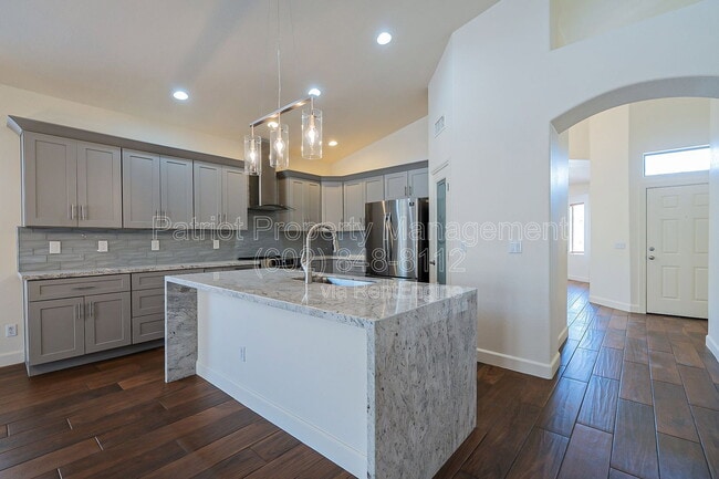 Building Photo - 3536 E San Pedro Ave