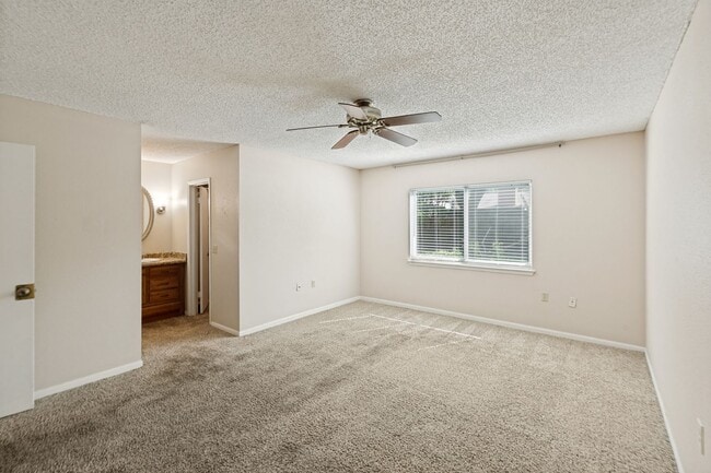 Building Photo - 16006 Eagleway St