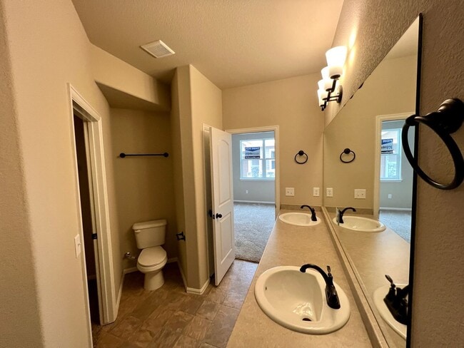 Building Photo - 5551 W 29th St