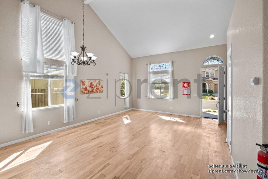 Building Photo - 8106 Westport Cir