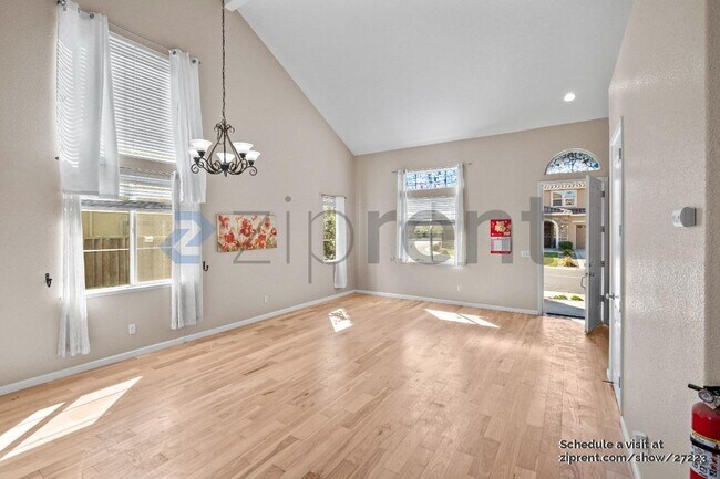 Building Photo - 8106 Westport Cir