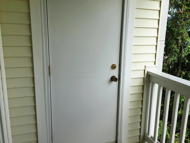 Building Photo - 525 Silverstone Dr