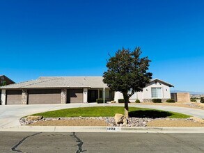 Building Photo - Luxury Skyline Ranch Home with Pool & Stunning Views