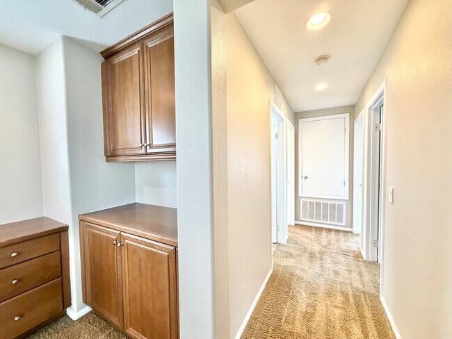 Building Photo - Charming 3 Bedroom Bel Flora Home with Private Patio & Amenities