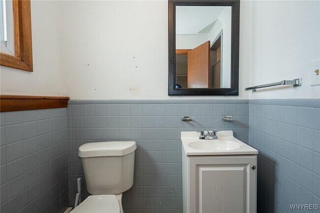 Building Photo - 24 Honduras Ln