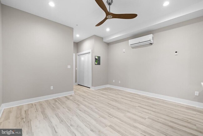 Building Photo - 400 S Conkling St