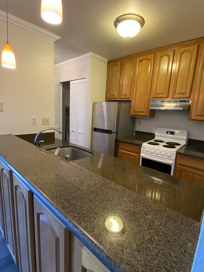 Building Photo - 280 Stonegate Cir