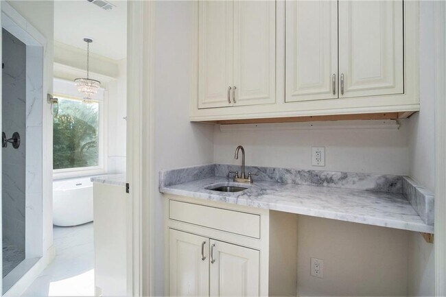 Building Photo - 208 Clarion Ave