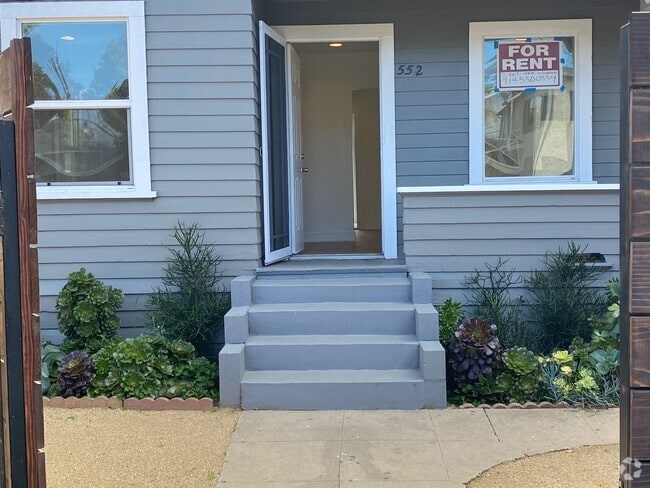 Building Photo - 552 Brooks Ave
