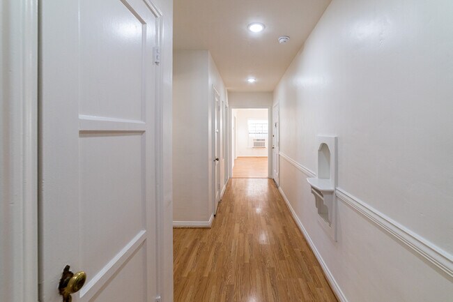 Building Photo - 452 S New Hampshire Ave