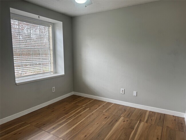 Building Photo - 15806 Oak Mountain Dr