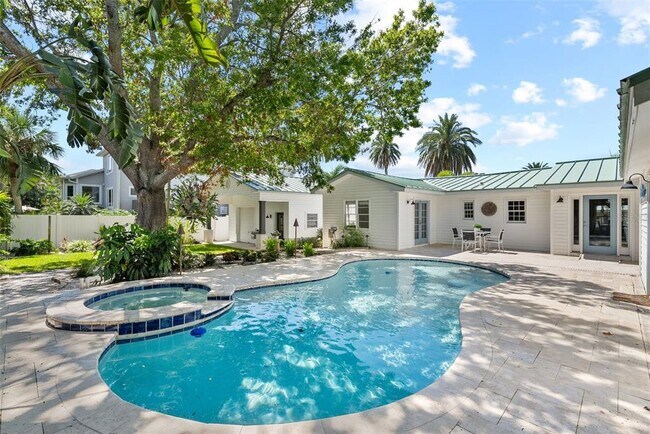 Building Photo - 759 Lantana Ave