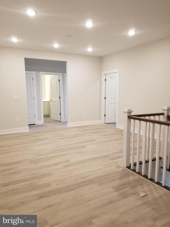 Building Photo - 4403 Thompson Dr