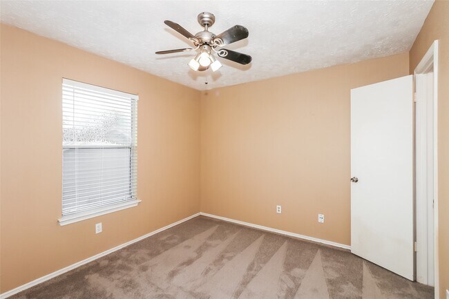 Building Photo - 14815 Oak Pines Dr