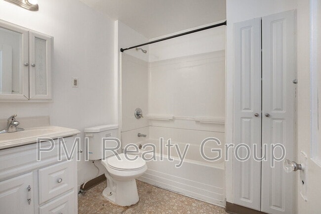 Building Photo - 1459 E 134th St