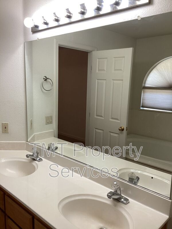 Building Photo - 10188 Gatemont Cir