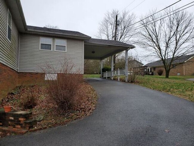 Building Photo - 109 Robin Dr