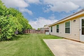Building Photo - 7027 Parkford Meadow Dr