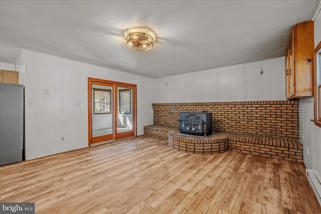 Building Photo - 438 Gloyd Ln