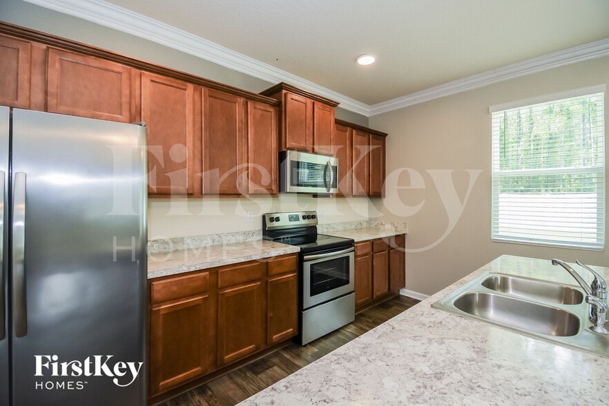 Building Photo - 6944 Sandle Dr