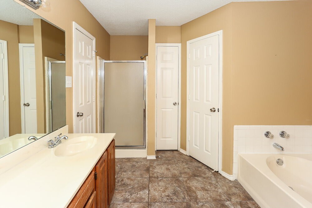 Building Photo - 829 Minuteman Dr