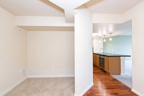 Building Photo - The Cosmopolitan - 1 bedroom + den