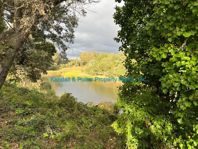 Building Photo - 360-370 10th Avenue