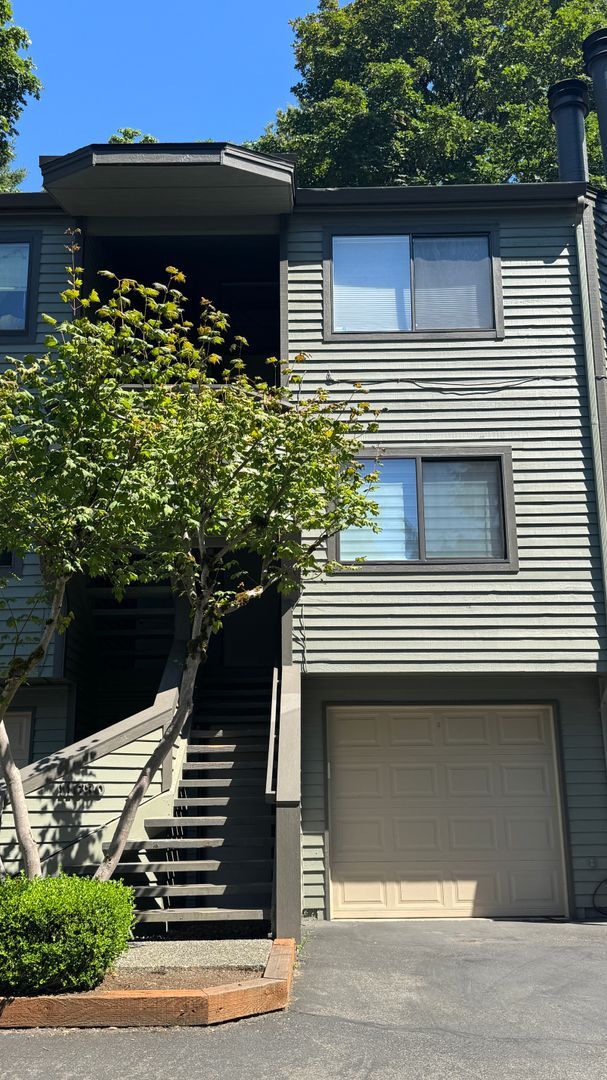 Building Photo - 2bd/2ba Kirkland Condo