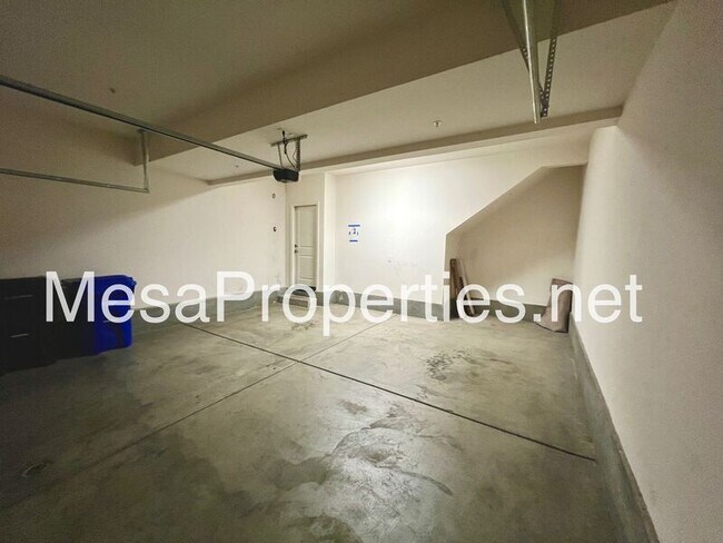 Building Photo - 127 Macintosh Way