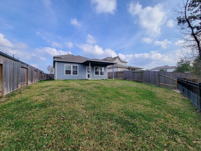 Building Photo - Welcome Home! Your never-lived-in sanctuary awaits your arrival. Have a large household? This 5-b...