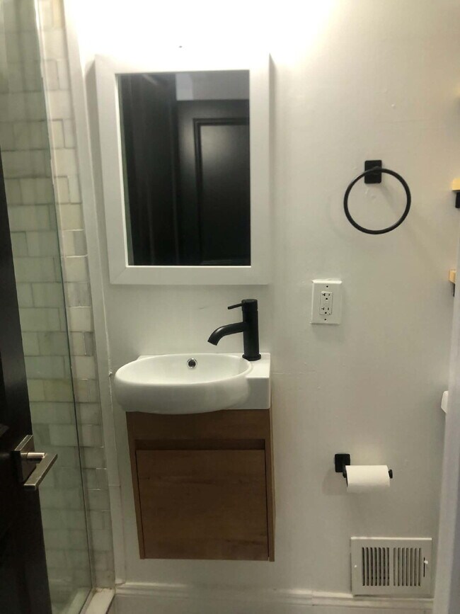 Building Photo - Newly Renovated 3BR/2.5BA Home in NE DC – Move-In Ready!