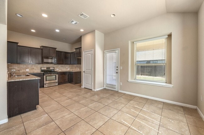 Building Photo - Spacious Home in Rancho Sienna!!!