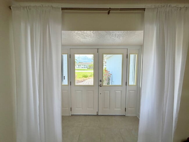 Building Photo - Gorgeous Pool Home in Satellite Beach!!