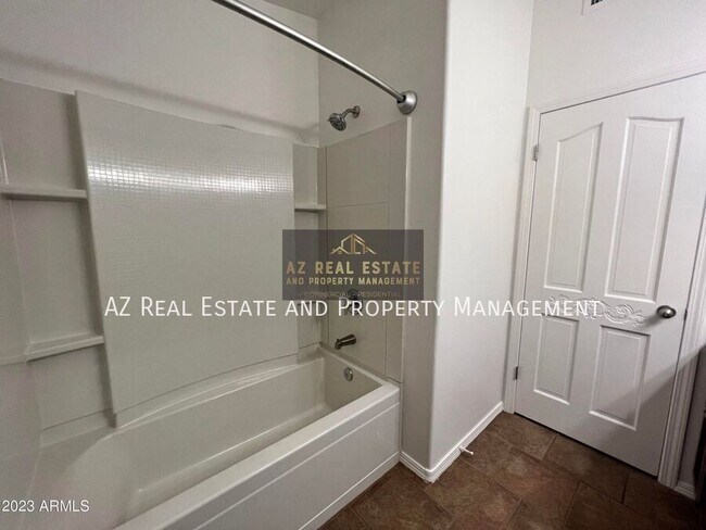 Building Photo - 7524 W Tonto Dr