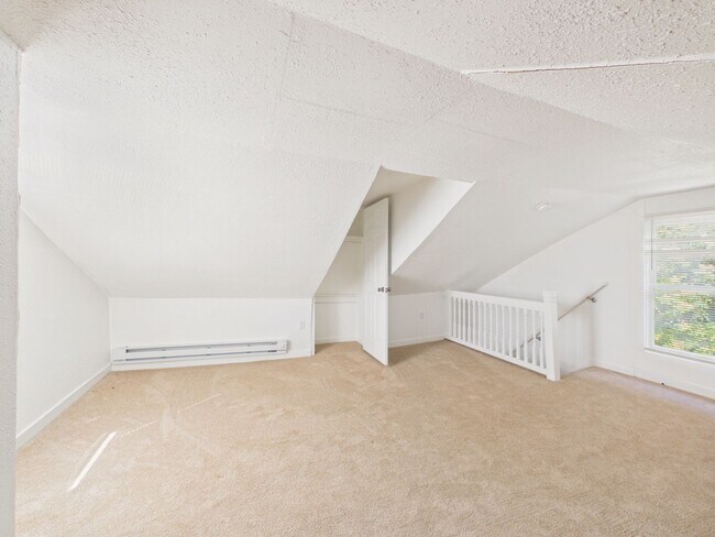 Building Photo - 270 Calder St