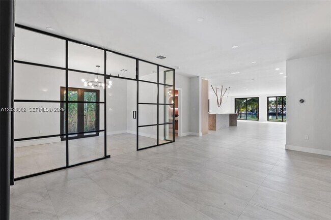 Building Photo - 550 S Shore Dr