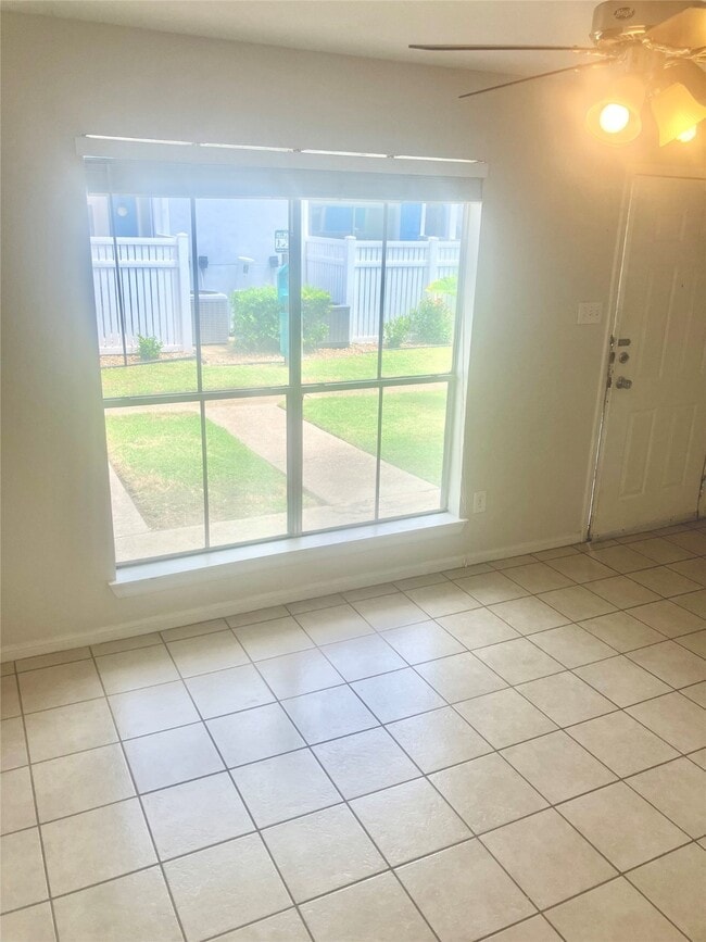 Building Photo - 3506 Cove View Blvd