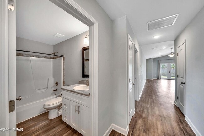 Building Photo - 205 Woodlawn Ct