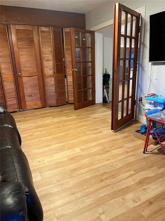 Building Photo - 1040 Lyons Park Dr