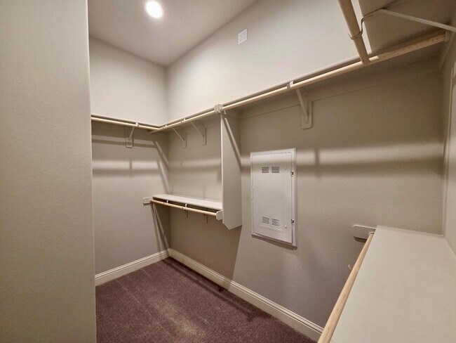 Building Photo - $2,750 Shaw & Locan, 4 Bedroom House - Twa...