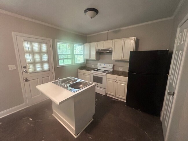 Building Photo - 1717 Kennedy Dr