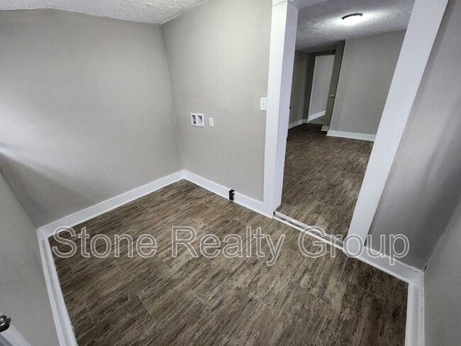 Building Photo - 1110 N 9th St