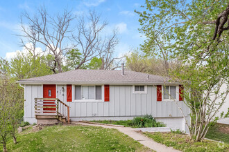 Building Photo - 3-Bedroom Home with Spacious Living Area