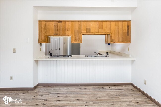 Building Photo - 876 N Wesglenn Cir