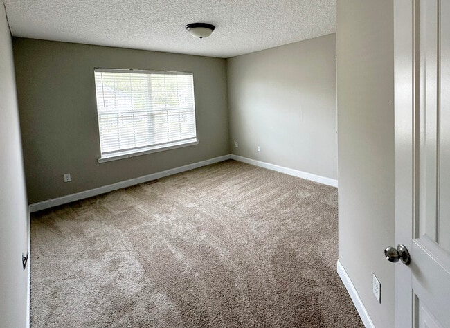 Building Photo - 732 Waterlily Ct