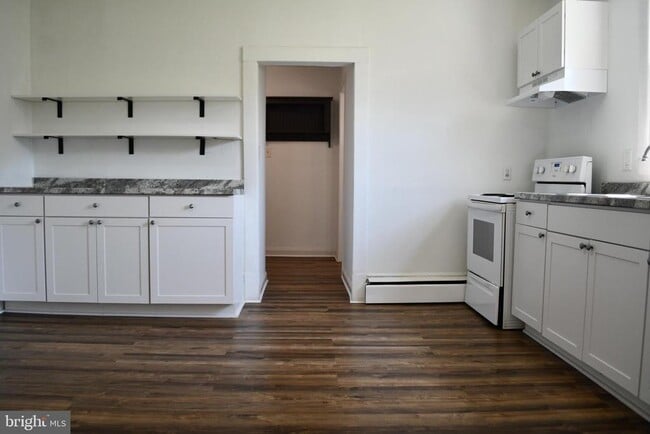 Building Photo - 4 E Milby St