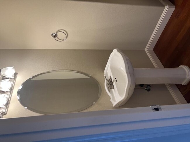 Building Photo - 15715 SE Bybee Dr