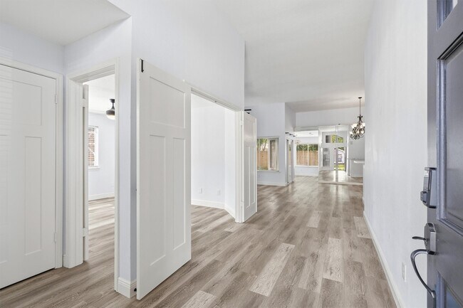Building Photo - 7815 Royan Dr