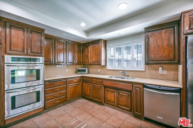 Building Photo - 5911 S Corning Ave