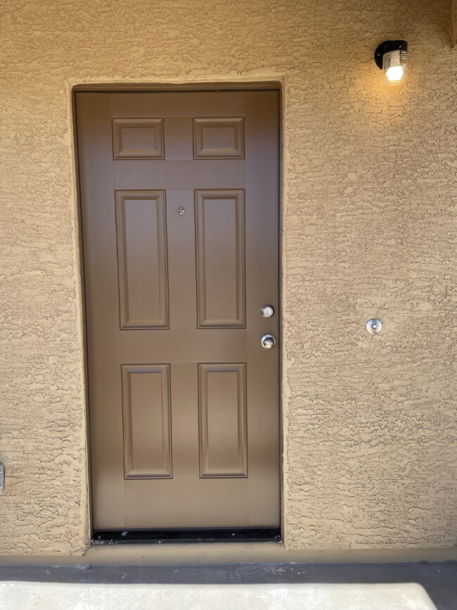 Building Photo - "Spacious 4-Bed Oasis in Coolidge, AZ – 18...